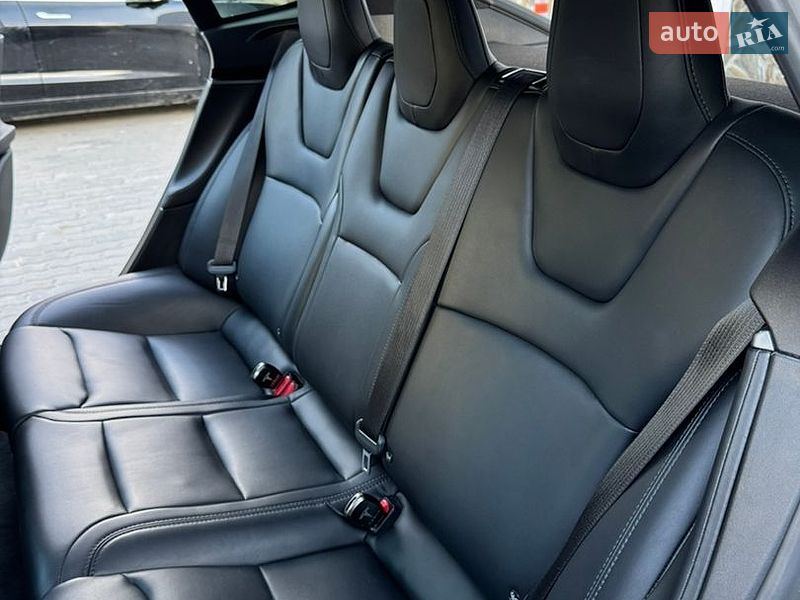 Ліфтбек Tesla Model S 2019 в Львові