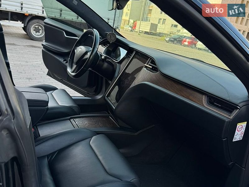 Лифтбек Tesla Model S 2019 в Стрые