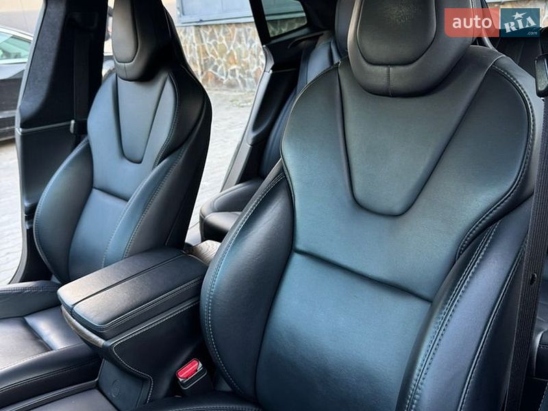Лифтбек Tesla Model S 2019 в Стрые