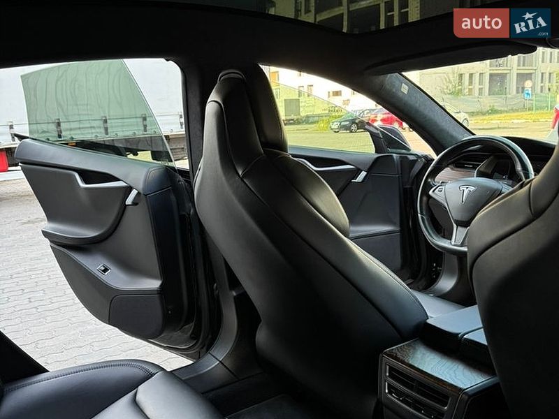 Ліфтбек Tesla Model S 2019 в Львові