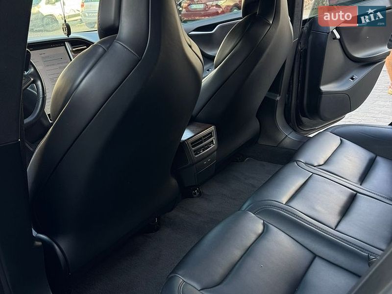 Ліфтбек Tesla Model S 2019 в Львові
