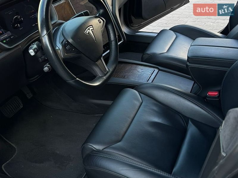 Лифтбек Tesla Model S 2019 в Стрые