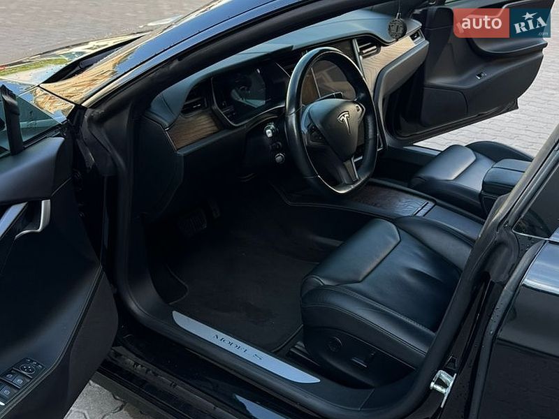 Ліфтбек Tesla Model S 2019 в Львові
