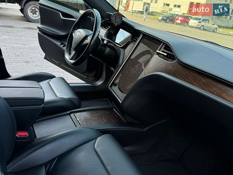 Ліфтбек Tesla Model S 2019 в Львові