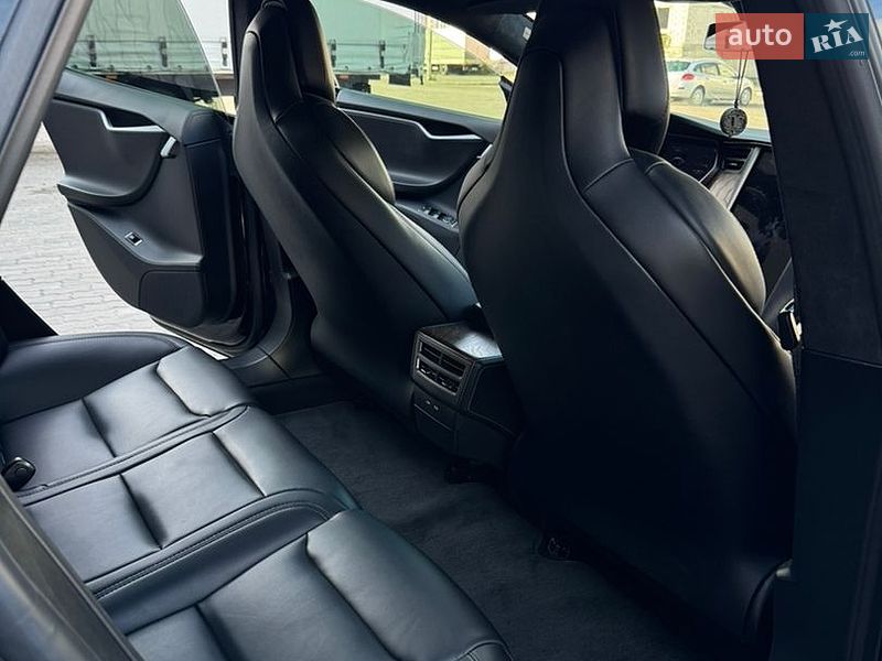 Ліфтбек Tesla Model S 2019 в Львові