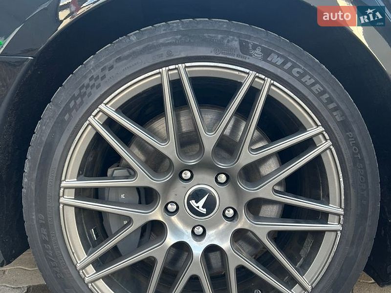 Ліфтбек Tesla Model S 2019 в Львові
