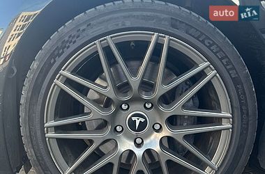 Ліфтбек Tesla Model S 2019 в Львові