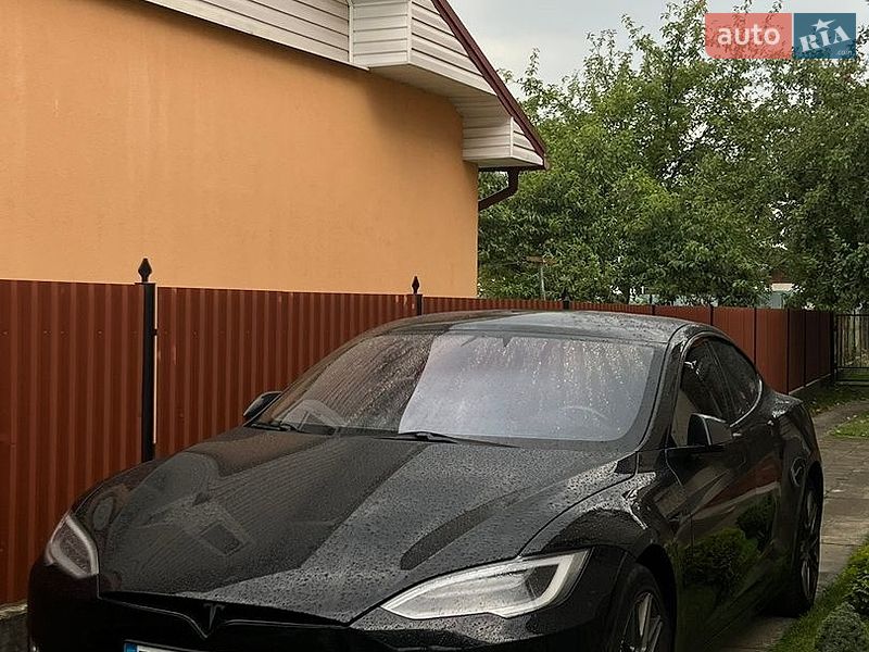Ліфтбек Tesla Model S 2019 в Львові