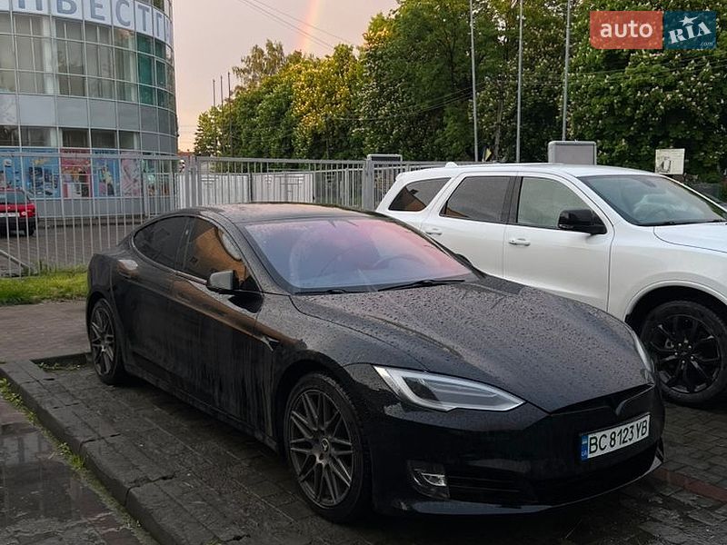 Ліфтбек Tesla Model S 2019 в Львові