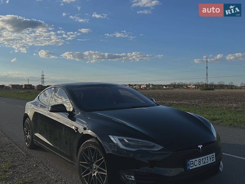 Ліфтбек Tesla Model S 2019 в Львові