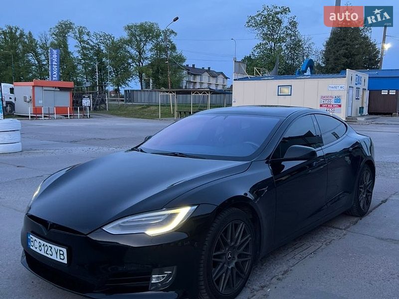 Ліфтбек Tesla Model S 2019 в Львові