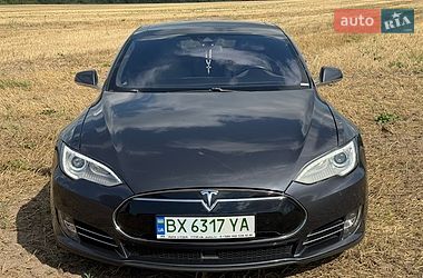 Лифтбек Tesla Model S 2016 в Нетешине
