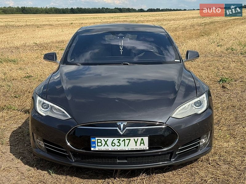 Лифтбек Tesla Model S 2016 в Нетешине