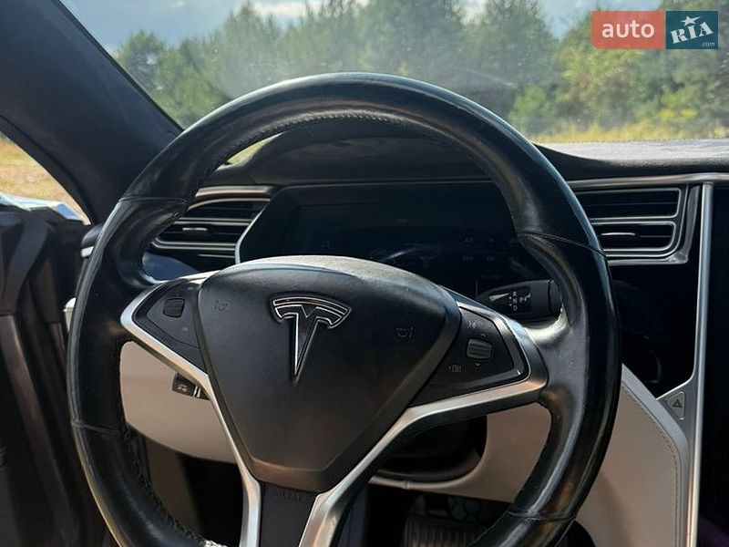 Лифтбек Tesla Model S 2016 в Нетешине