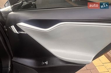 Лифтбек Tesla Model S 2016 в Нетешине