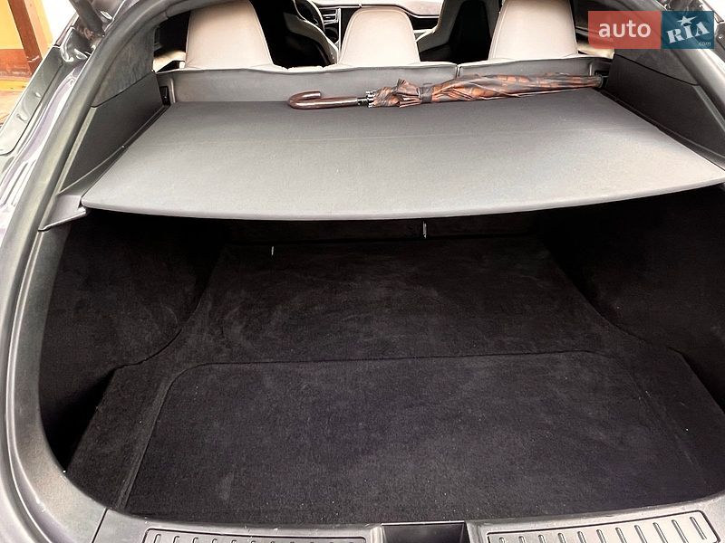 Лифтбек Tesla Model S 2016 в Нетешине