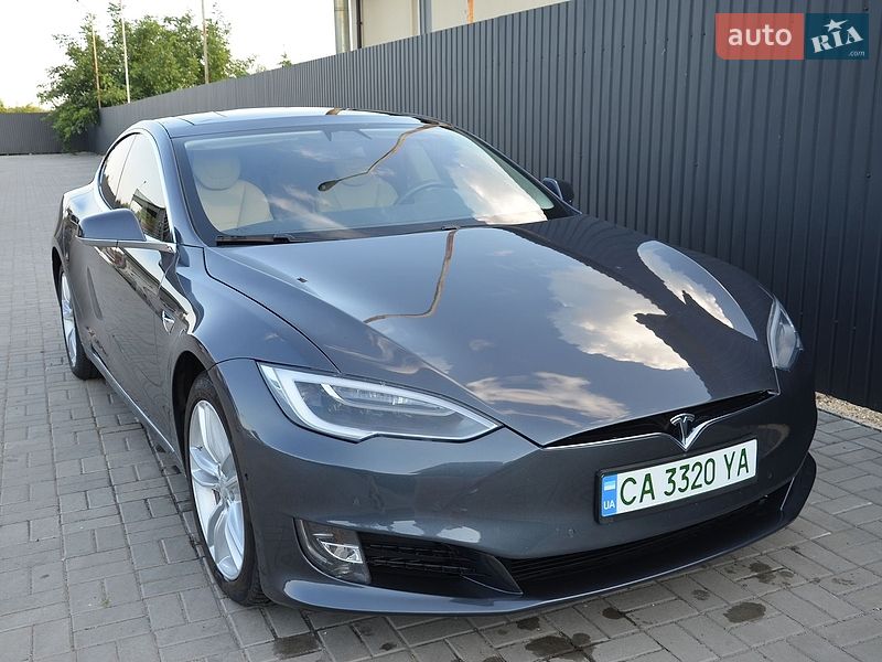 Лифтбек Tesla Model S 2016 в Черкассах