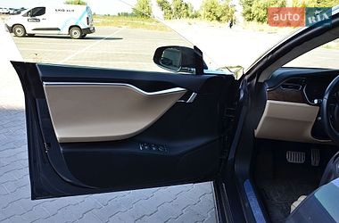 Лифтбек Tesla Model S 2016 в Черкассах