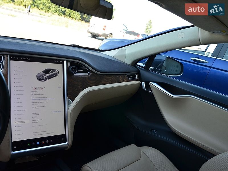 Лифтбек Tesla Model S 2016 в Черкассах
