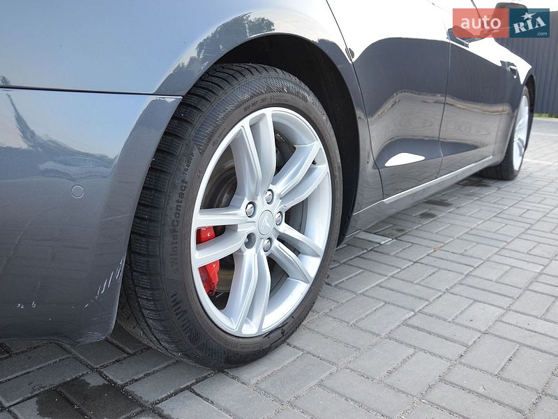 Лифтбек Tesla Model S 2016 в Черкассах