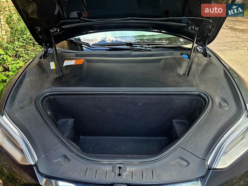 Лифтбек Tesla Model S 2016 в Черкассах
