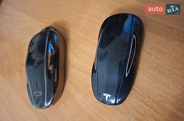 Лифтбек Tesla Model S 2016 в Черкассах