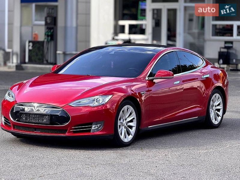 Лифтбек Tesla Model S 2015 в Одессе Лифтбек Tesla Model S 2015 в Одессе