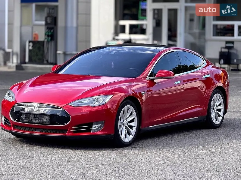 Tesla Model S 2015