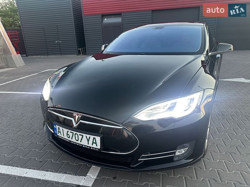 Лифтбек Tesla Model S 2014 в Киеве