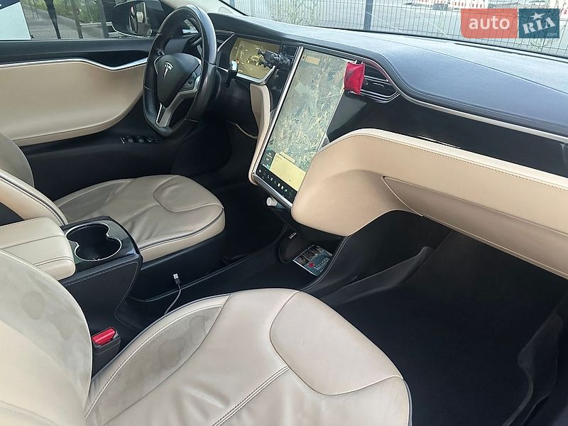 Лифтбек Tesla Model S 2014 в Киеве
