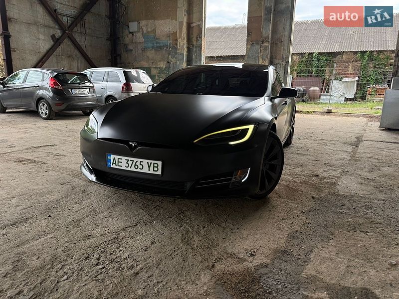 Tesla Model S 2019