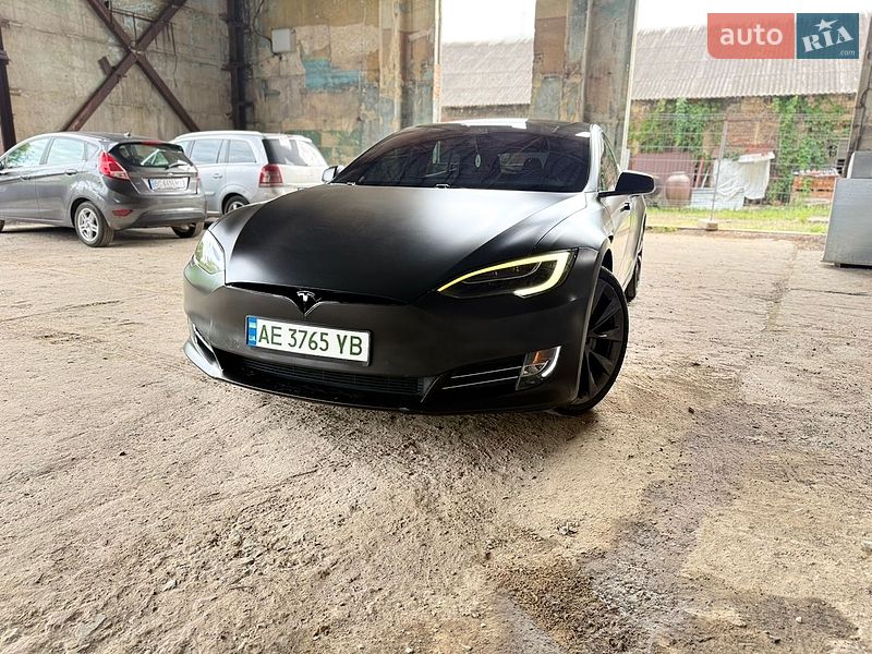 Ліфтбек Tesla Model S 2019 в Львові