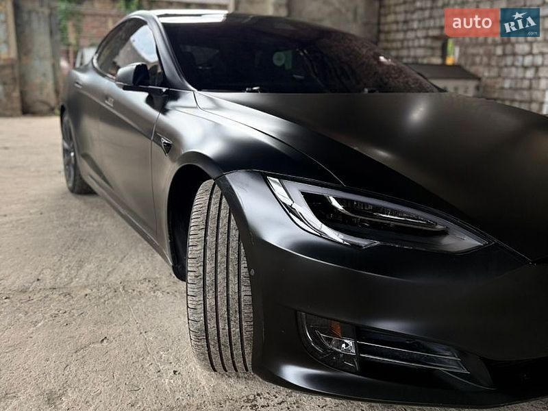 Ліфтбек Tesla Model S 2019 в Львові