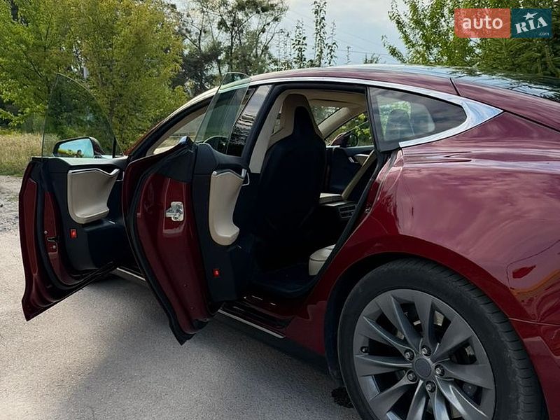 Лифтбек Tesla Model S 2013 в Коростышеве