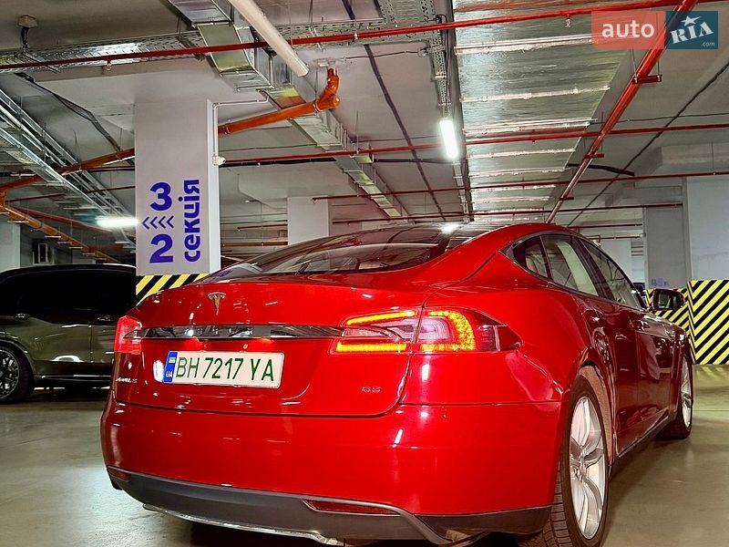 Ліфтбек Tesla Model S 2013 в Одесі