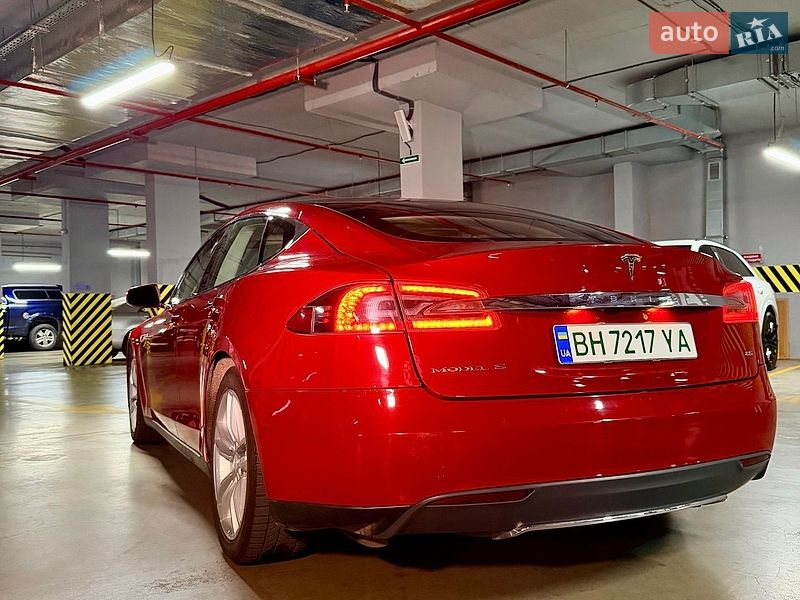 Ліфтбек Tesla Model S 2013 в Одесі