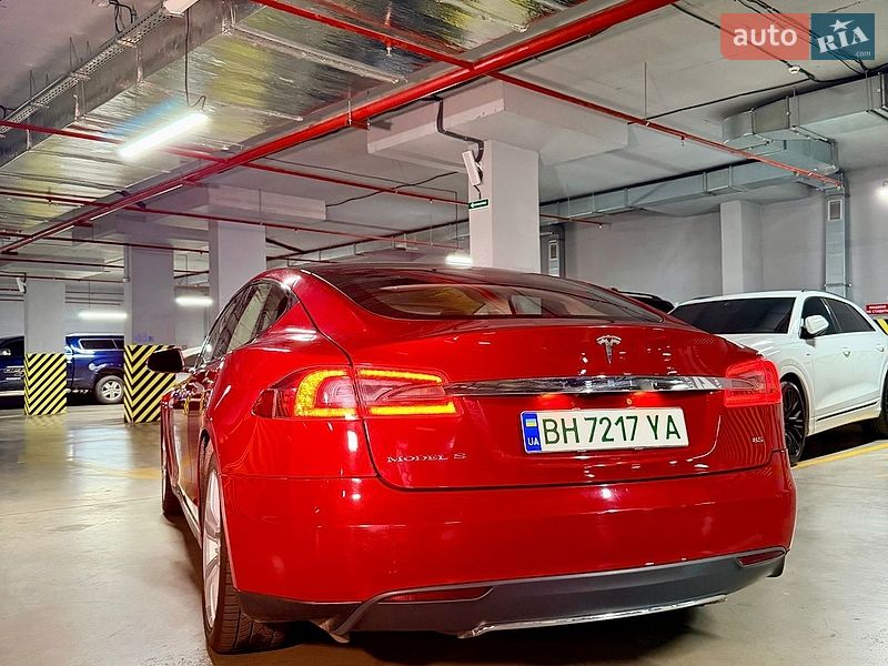 Ліфтбек Tesla Model S 2013 в Одесі