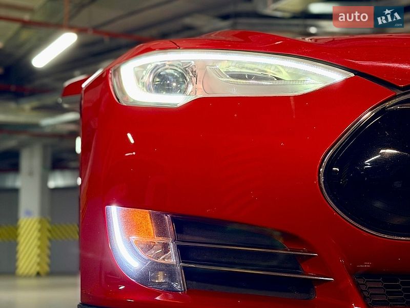 Ліфтбек Tesla Model S 2013 в Одесі