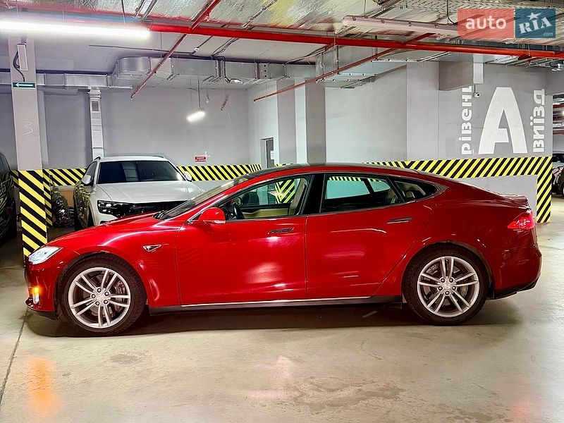 Ліфтбек Tesla Model S 2013 в Одесі
