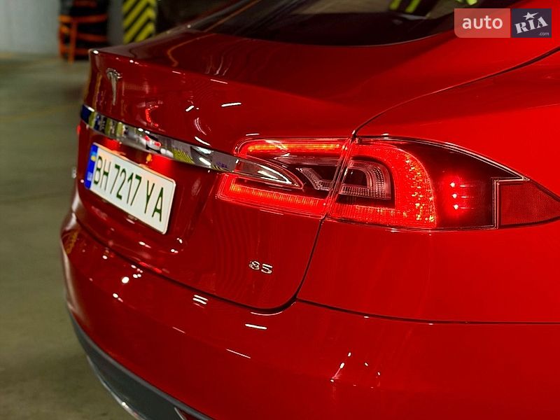 Ліфтбек Tesla Model S 2013 в Одесі