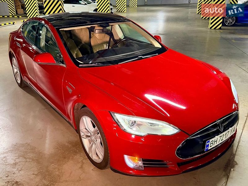 Ліфтбек Tesla Model S 2013 в Одесі