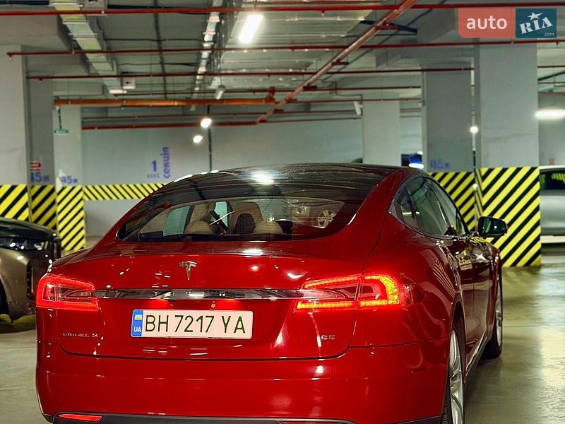 Ліфтбек Tesla Model S 2013 в Одесі