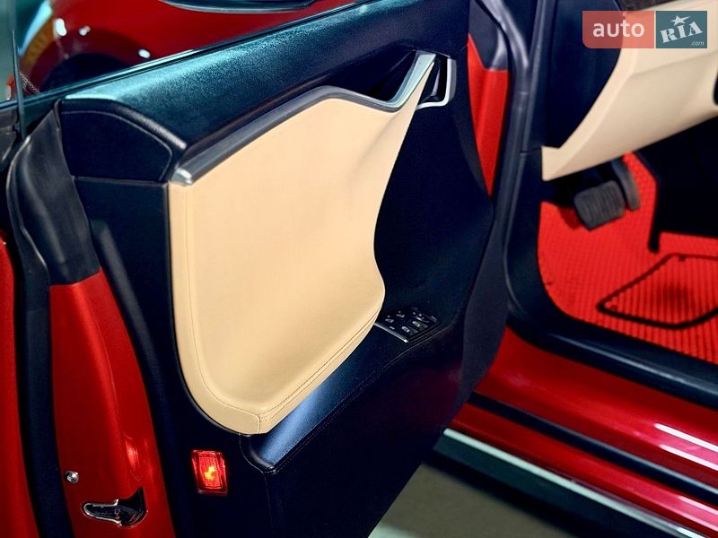 Ліфтбек Tesla Model S 2013 в Одесі