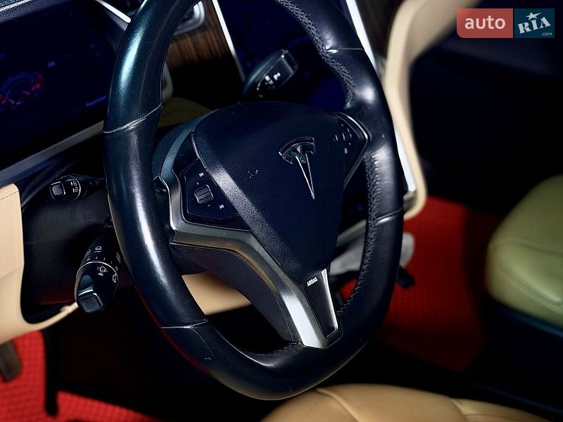Ліфтбек Tesla Model S 2013 в Одесі