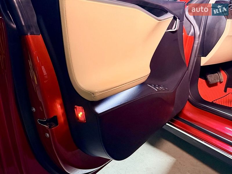 Ліфтбек Tesla Model S 2013 в Одесі