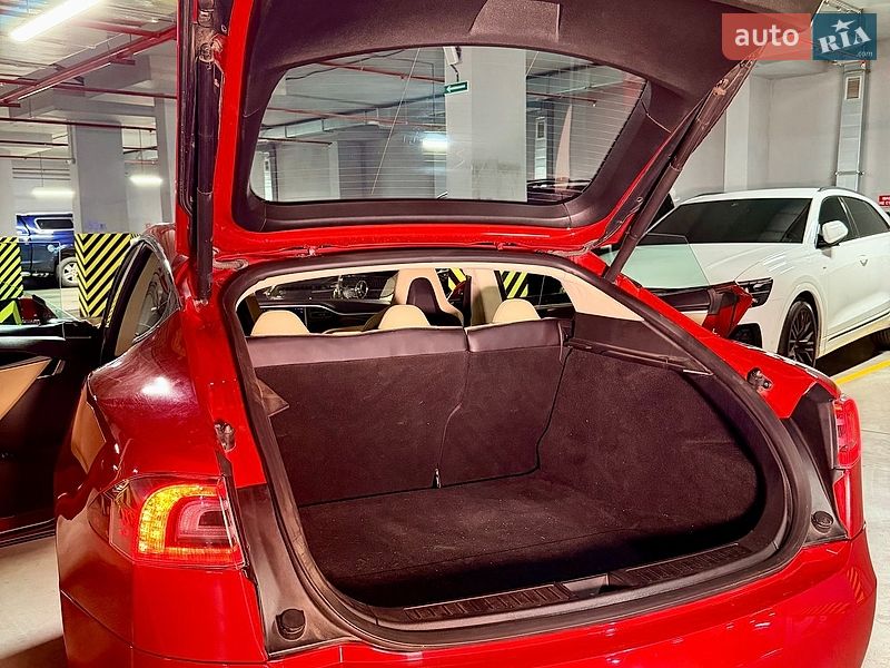Ліфтбек Tesla Model S 2013 в Одесі