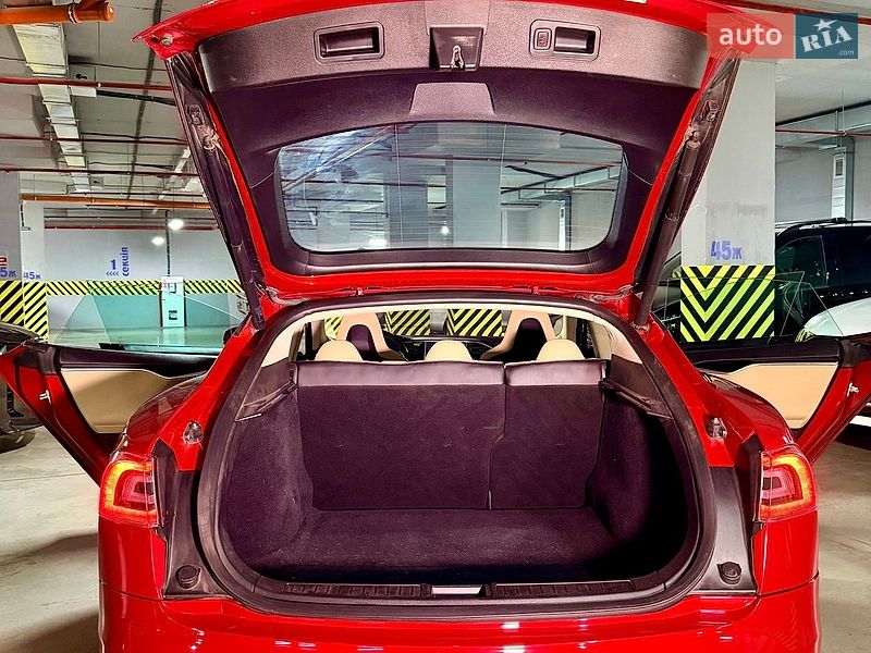 Ліфтбек Tesla Model S 2013 в Одесі