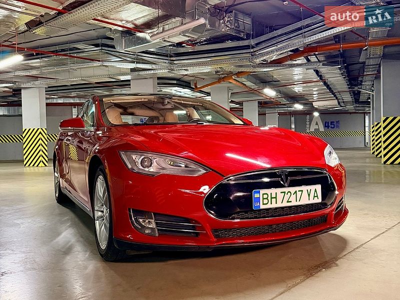 Ліфтбек Tesla Model S 2013 в Одесі