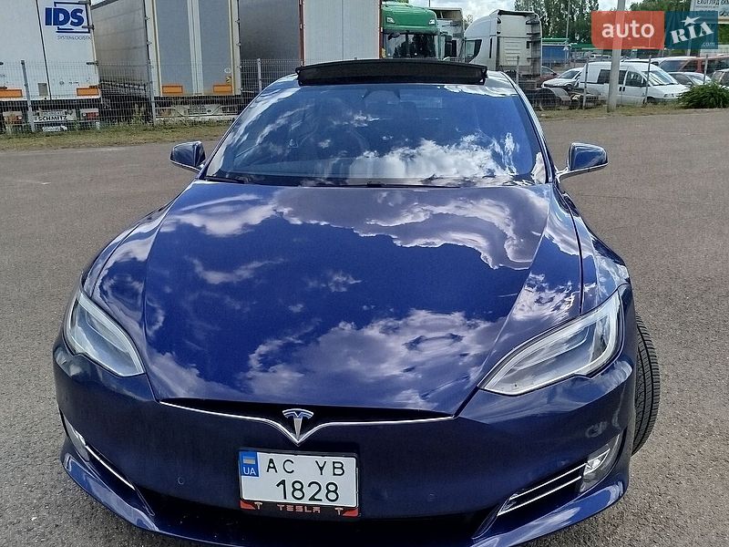 Ліфтбек Tesla Model S 2016 в Ковелі