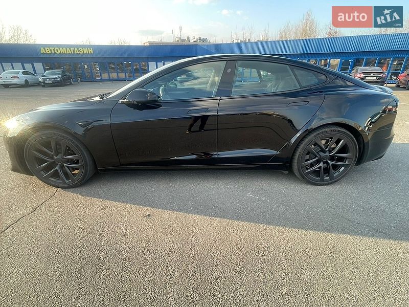 Лифтбек Tesla Model S 2022 в Киеве